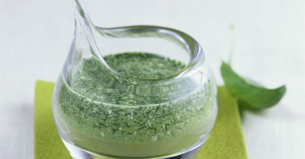 Pikantes Salatdressing mit Pesto