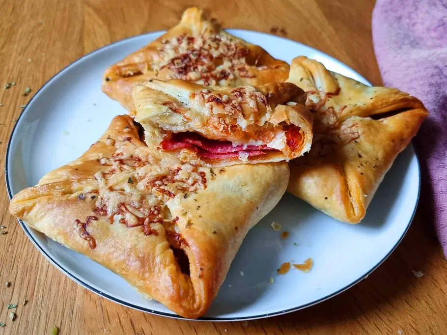 Pizza-Blätterteig-Taschen