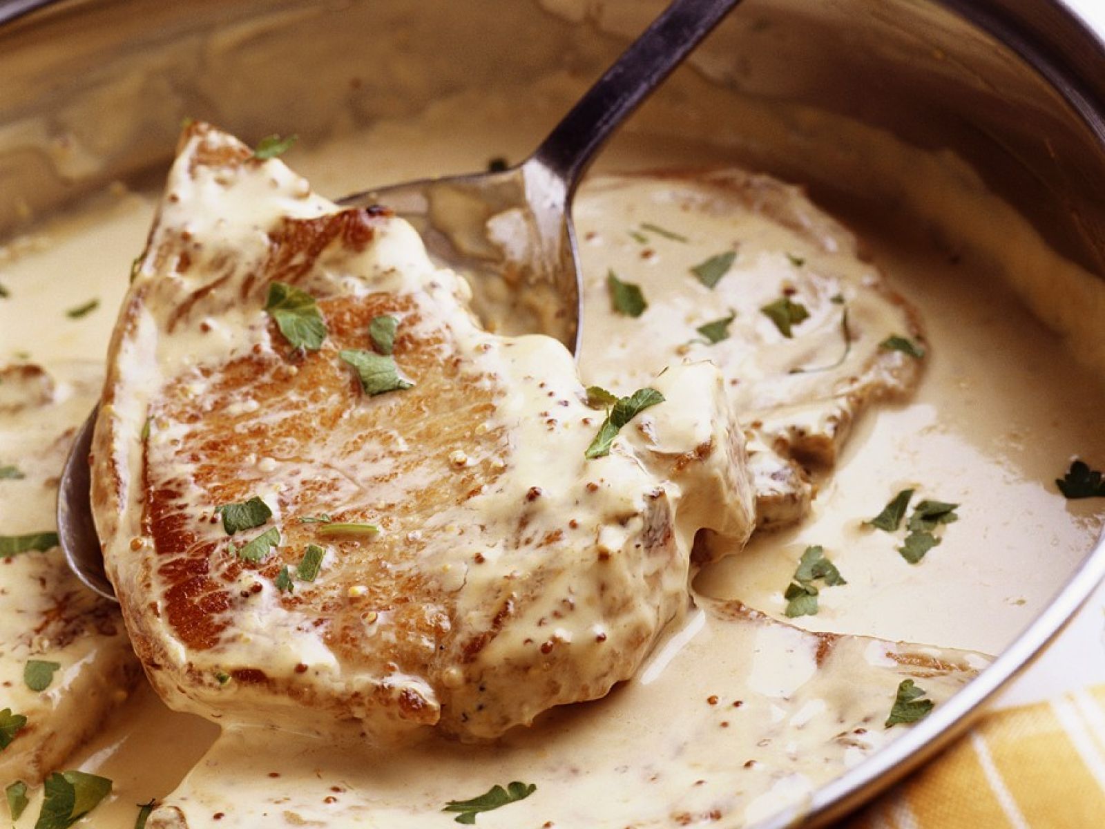 Koteletts in Knoblauchsauce