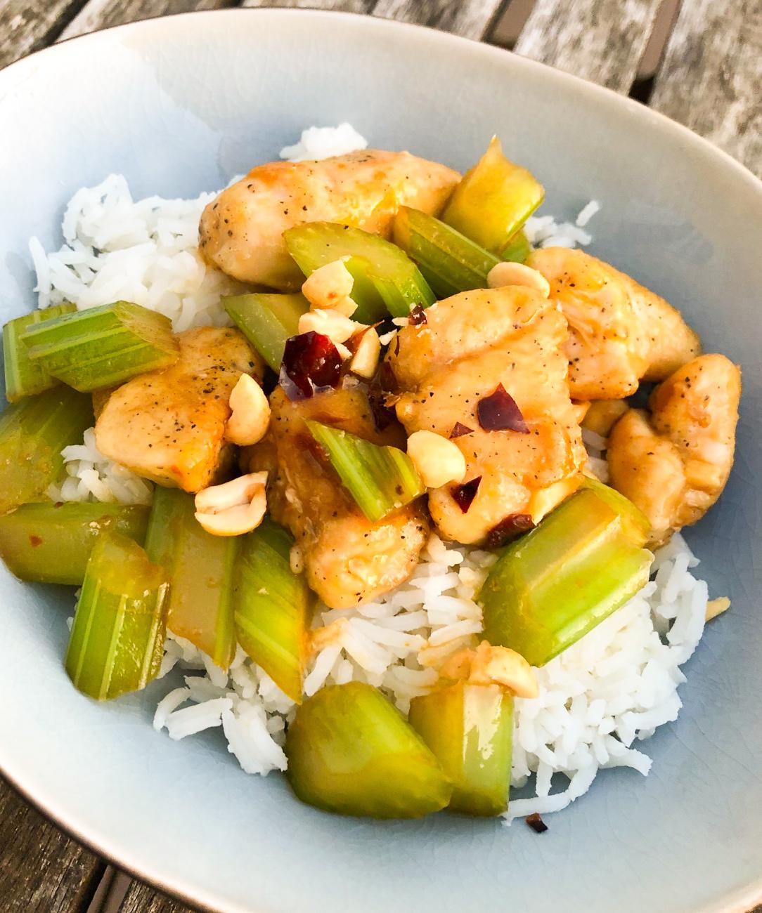 Cashew-Chicken mit Stangensellerie