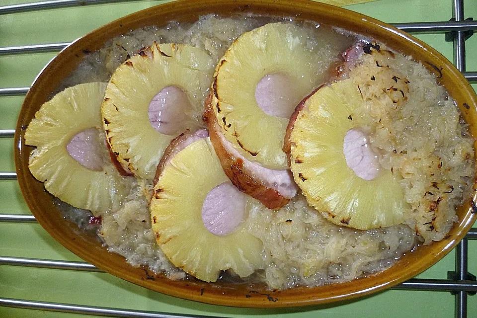 Kassler mit Ananas und Sauerkraut